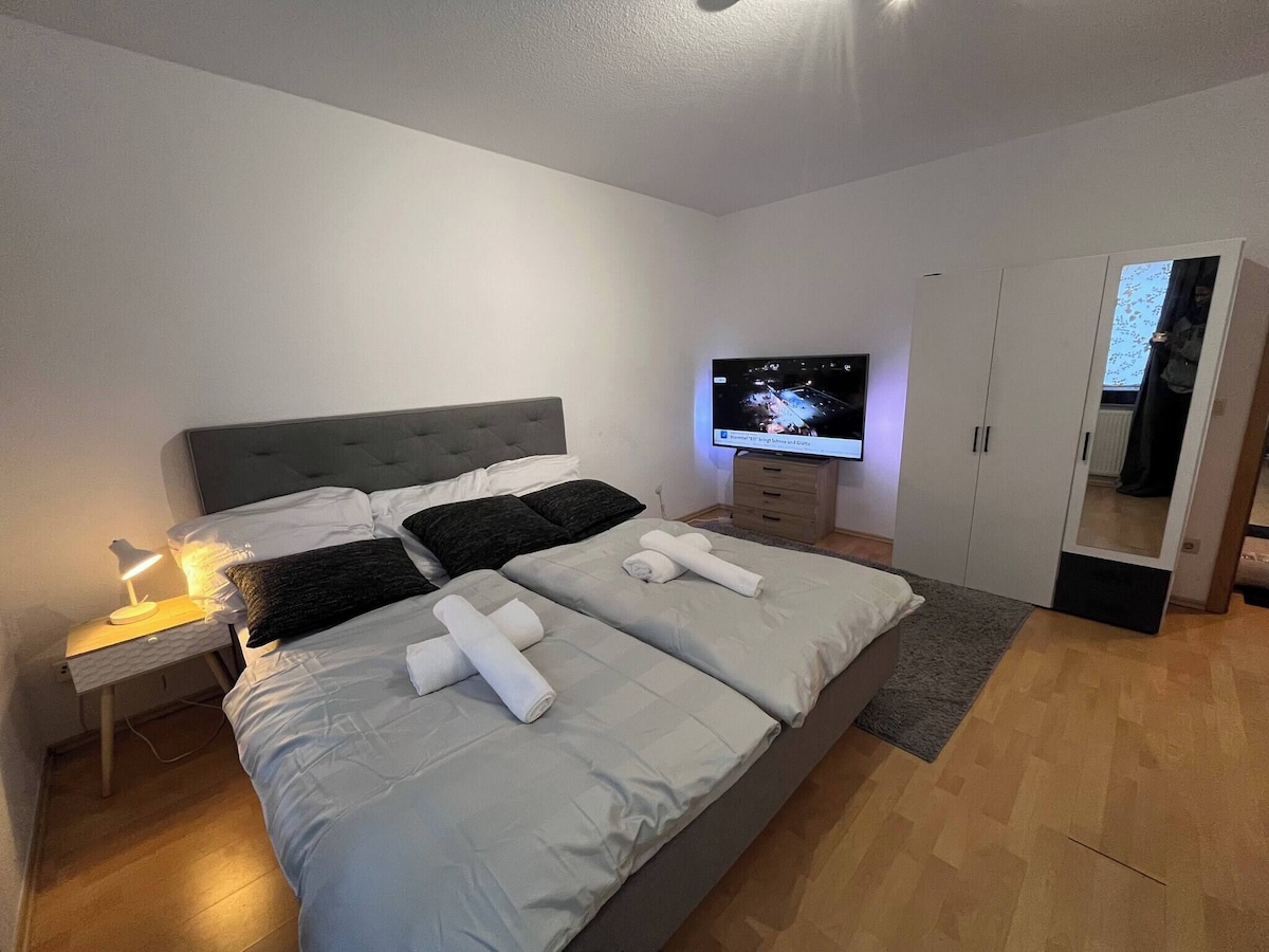 Room-cool Apartment